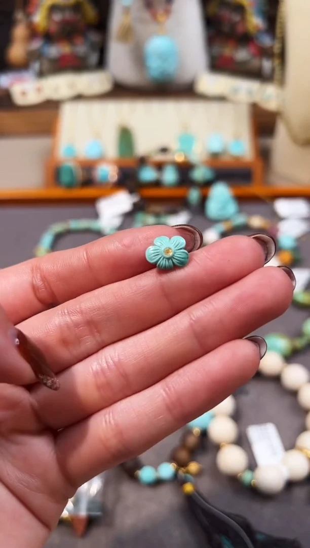 未镶嵌绿松石配饰花卡子