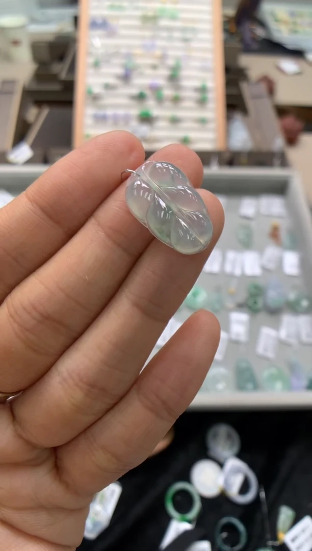 颈饰未镶嵌翡翠叶子