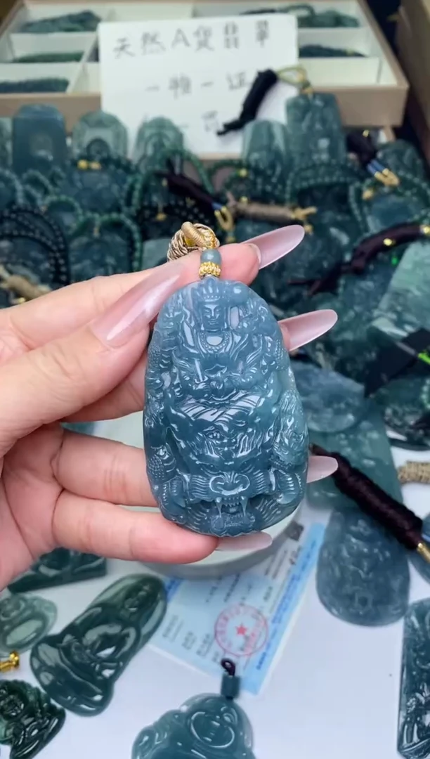 翡翠未镶嵌颈饰