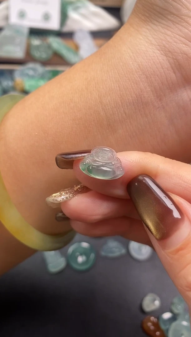 颈饰未镶嵌翡翠佛公