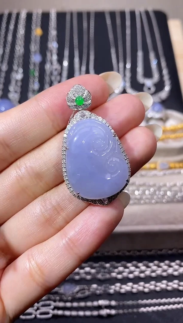 颈饰18K金镶嵌翡翠吊坠