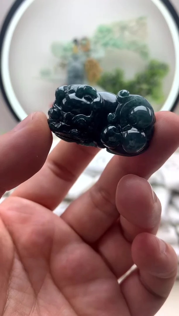 颈饰未镶嵌翡翠貔貅有纹