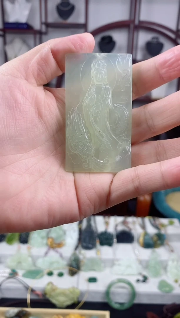 未镶嵌岫玉颈饰1