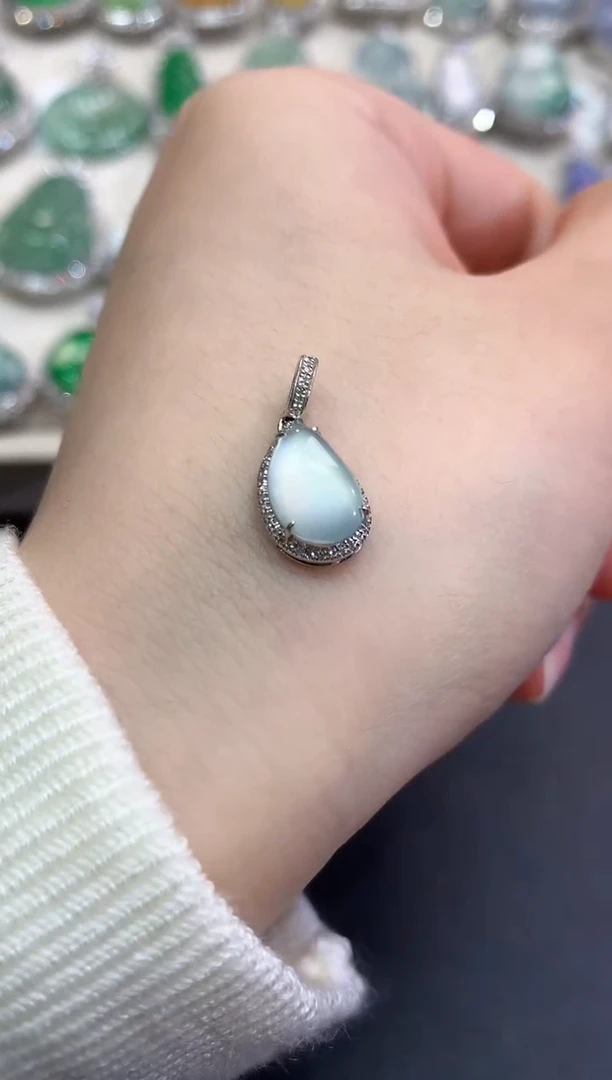 【闪购商品】翡翠颈饰18K金镶嵌C3