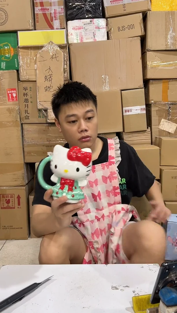 瓷片绿色裙子kt全身杯