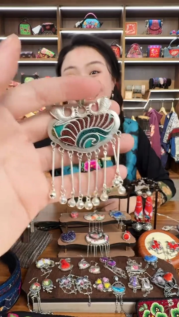 【闪购商品】织绣190蒙阿苏苗绣传承