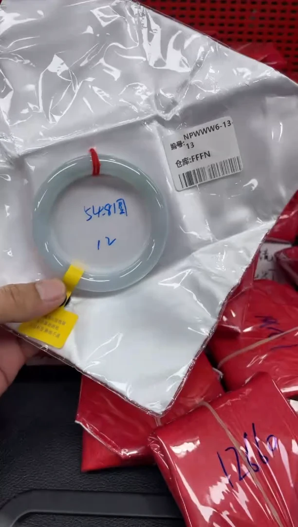 翡翠手镯未镶嵌翡翠手镯