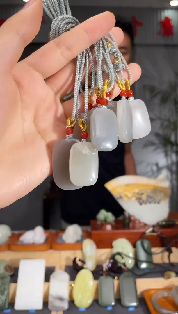 和田玉未镶嵌颈饰拍一发一 多样性发货