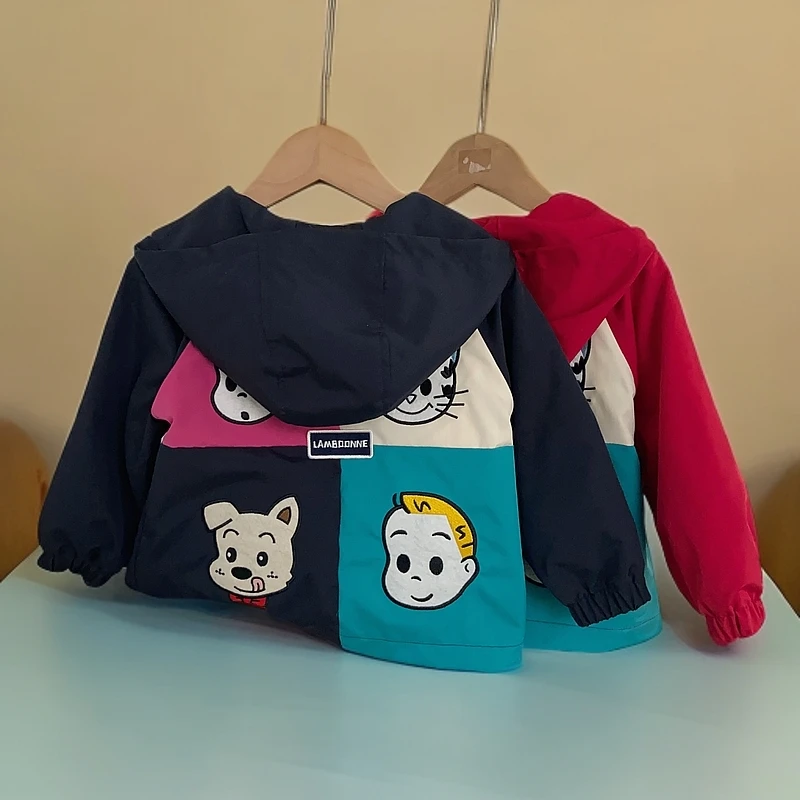 儿童外套冲童装风衣男童小童卡通春秋洋气休闲宝宝加绒冲锋衣