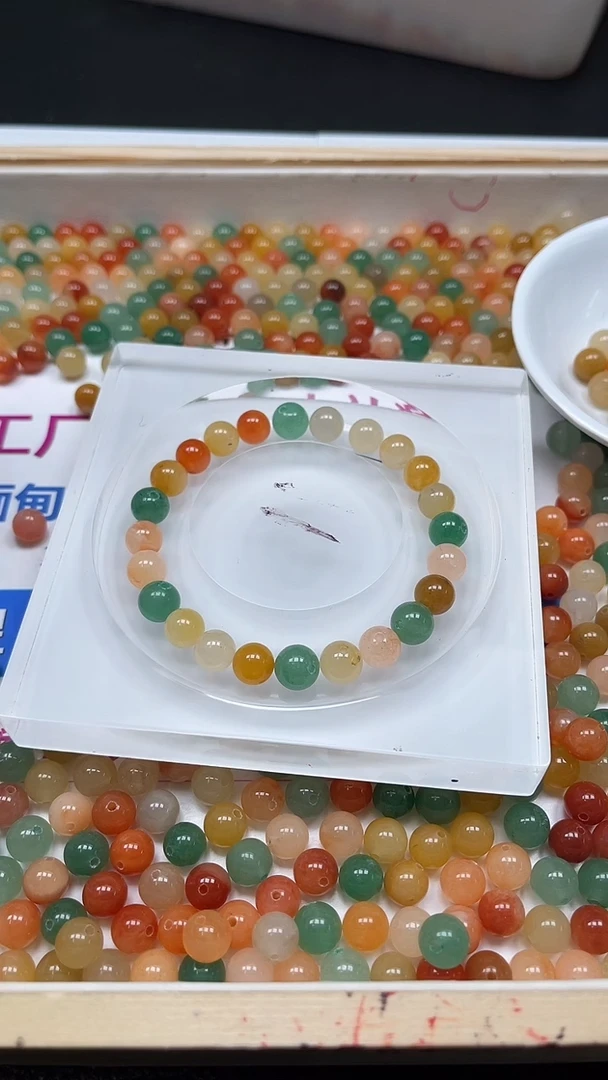 未镶嵌散珠石英质玉B410 三彩金丝玉（带绿）8mm30颗6.8元
