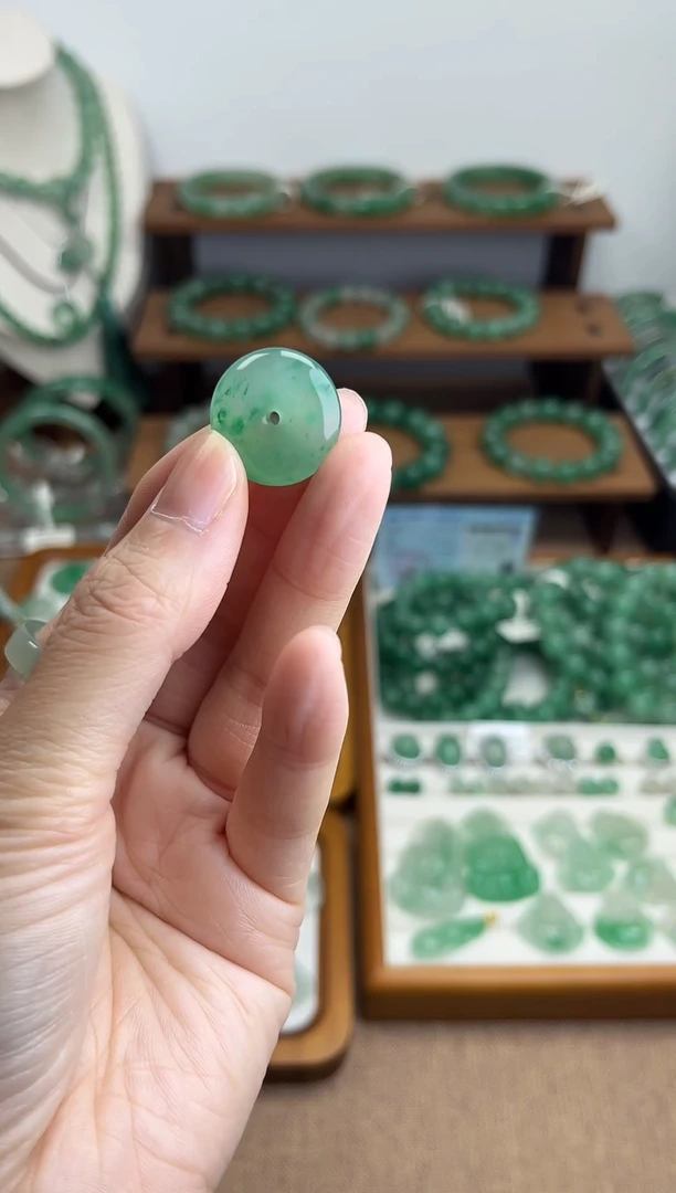 未镶嵌手串石英质玉（非洲翠）平安扣