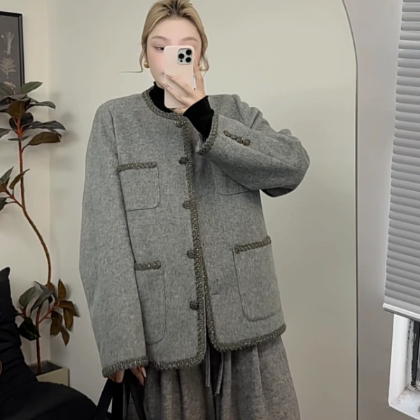 【瘦瘦】薄雾玫瑰-秋冬撞色圆领正肩金属扣小香风百搭外套女S01041