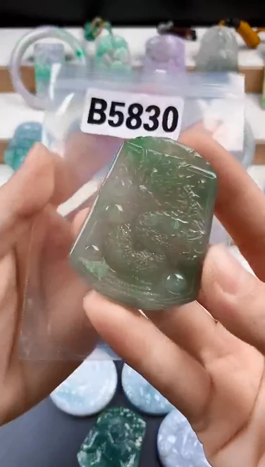 颈饰未镶嵌翡翠天然翡翠吊坠挂件