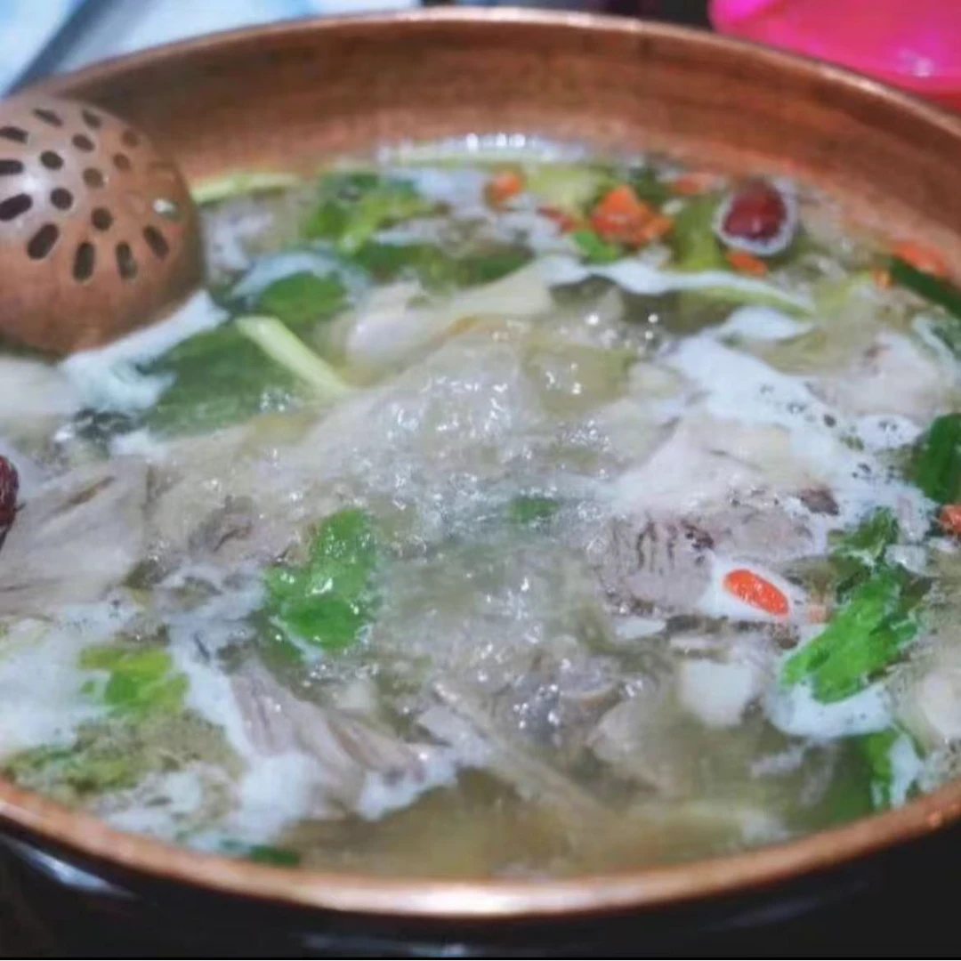 羊肉汤锅2斤（一斤肉＋一斤杂）送秘制辣椒水＋高汤