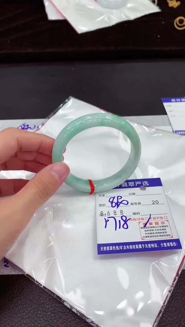 翡翠手镯未镶嵌1111111111111111