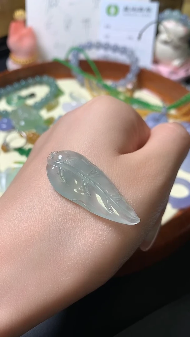 颈饰未镶嵌翡翠天然A货翡翠叶子