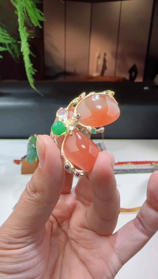 18K金镶嵌挂件翡翠化蝶胸针吊坠两用款 洋