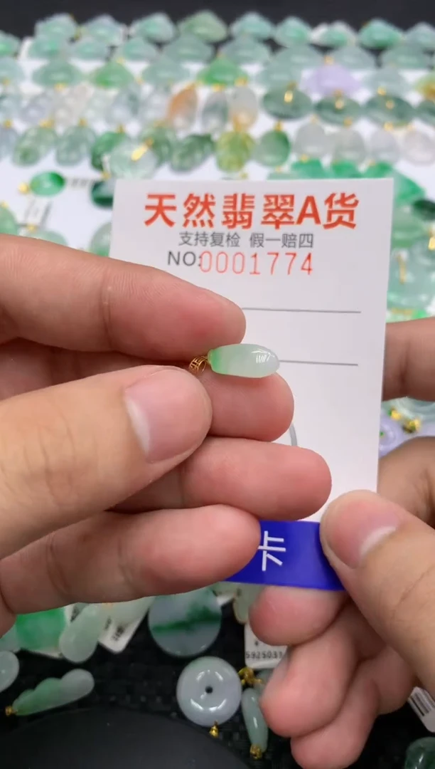 翡翠18K金镶嵌颈饰111111111111