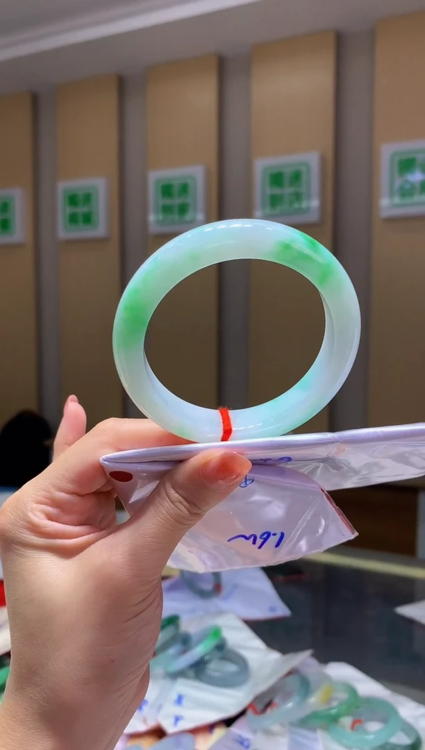 翡翠手镯未镶嵌-Q135 圈口58.8