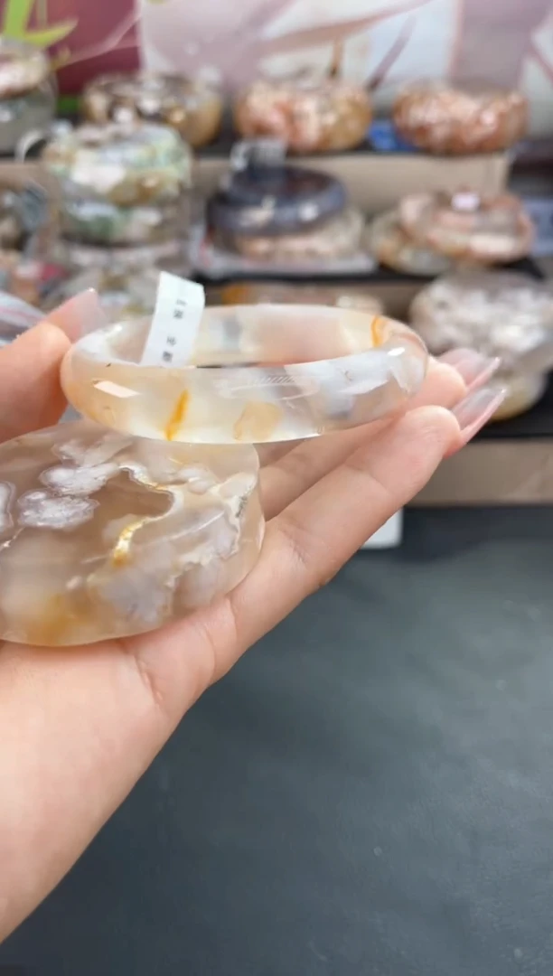 未镶嵌手镯石英质玉56