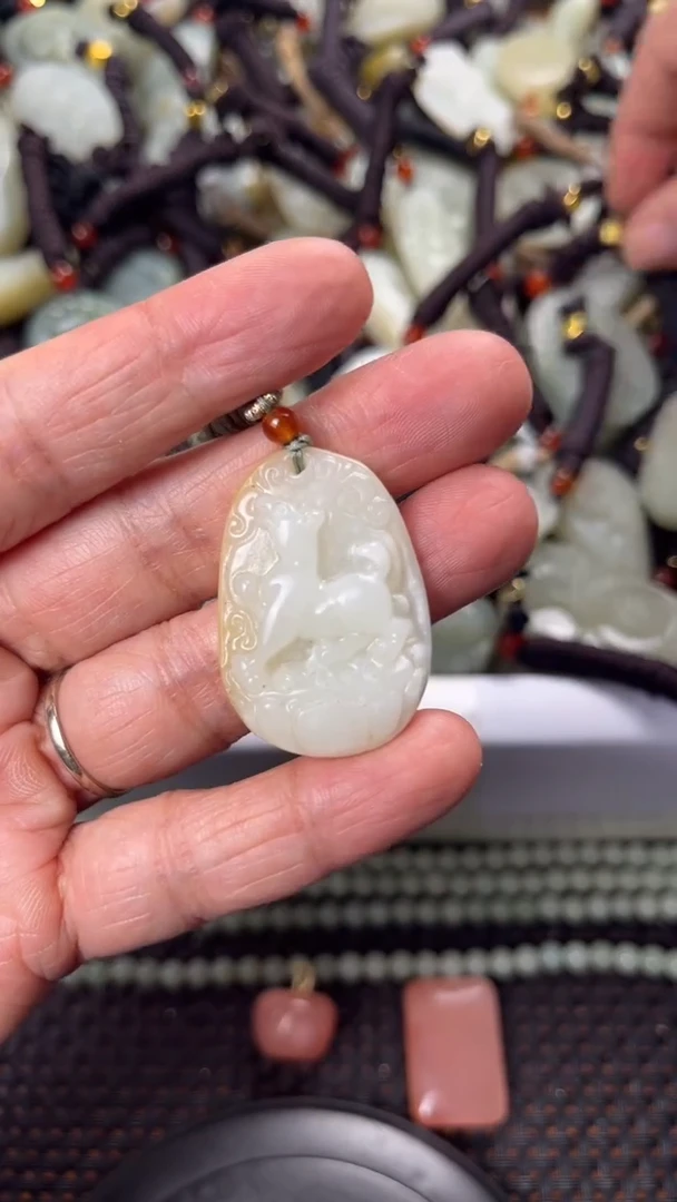 【闪购商品】和田玉颈饰未镶嵌多样性发货没有证书拍一发一有瑕