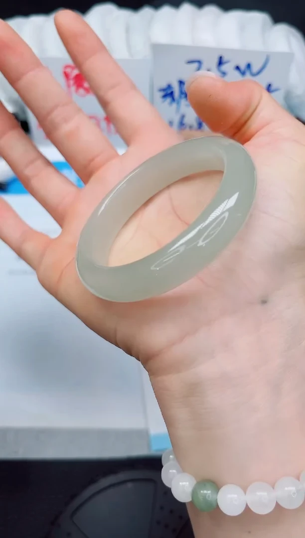 石英质玉手镯未镶嵌126-