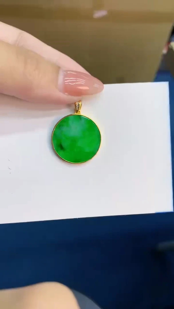 翡翠未镶嵌颈饰           1