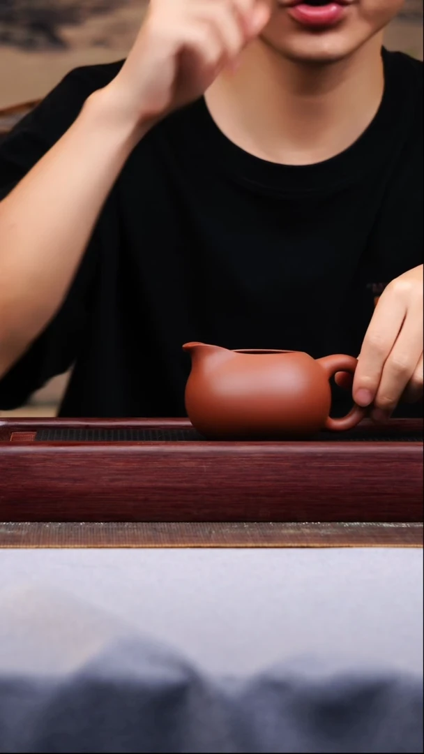 茶壶紫砂宜兴手工紫砂作品 红皮龙 公道杯