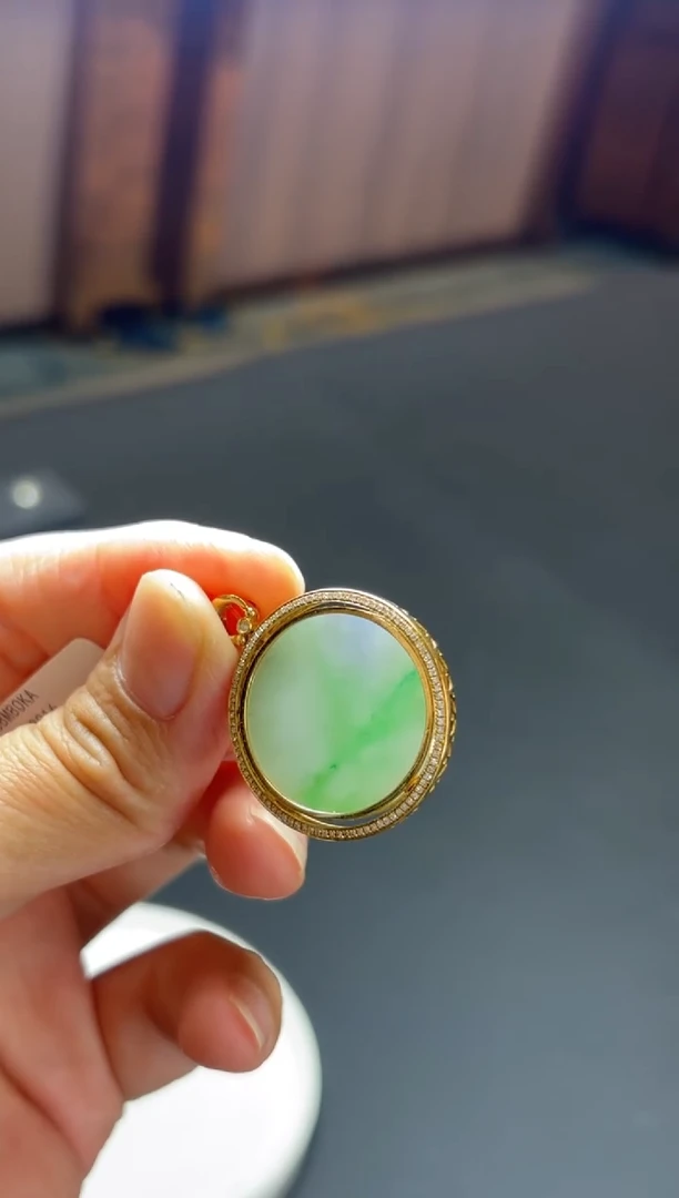 颈饰18K金镶嵌翡翠K505-93无事牌