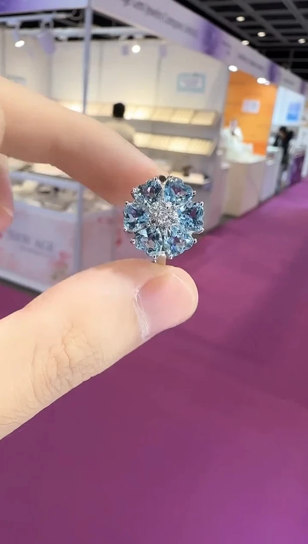 银S925镶嵌戒指托帕石天空蓝设计款