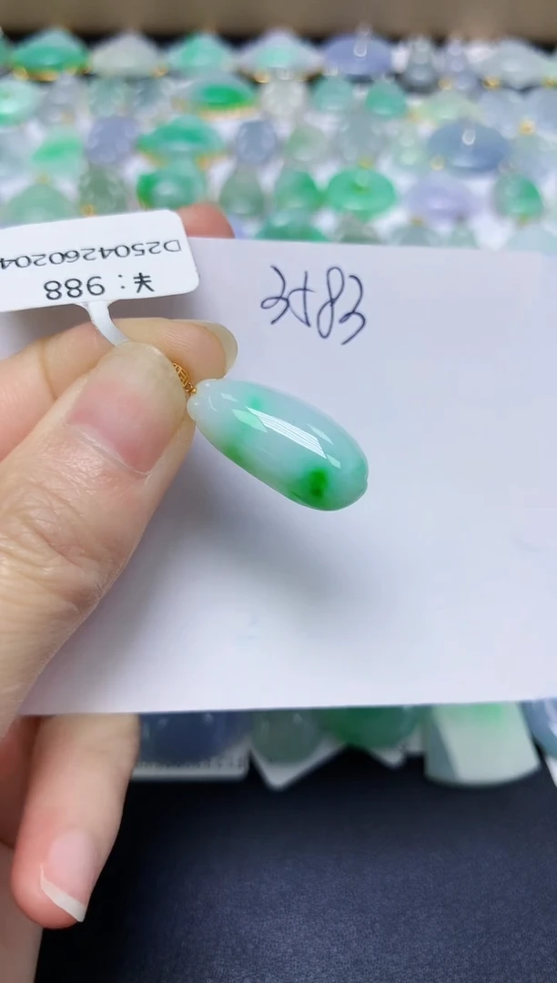 翡翠18K金镶嵌颈饰天然缅甸翡翠A货