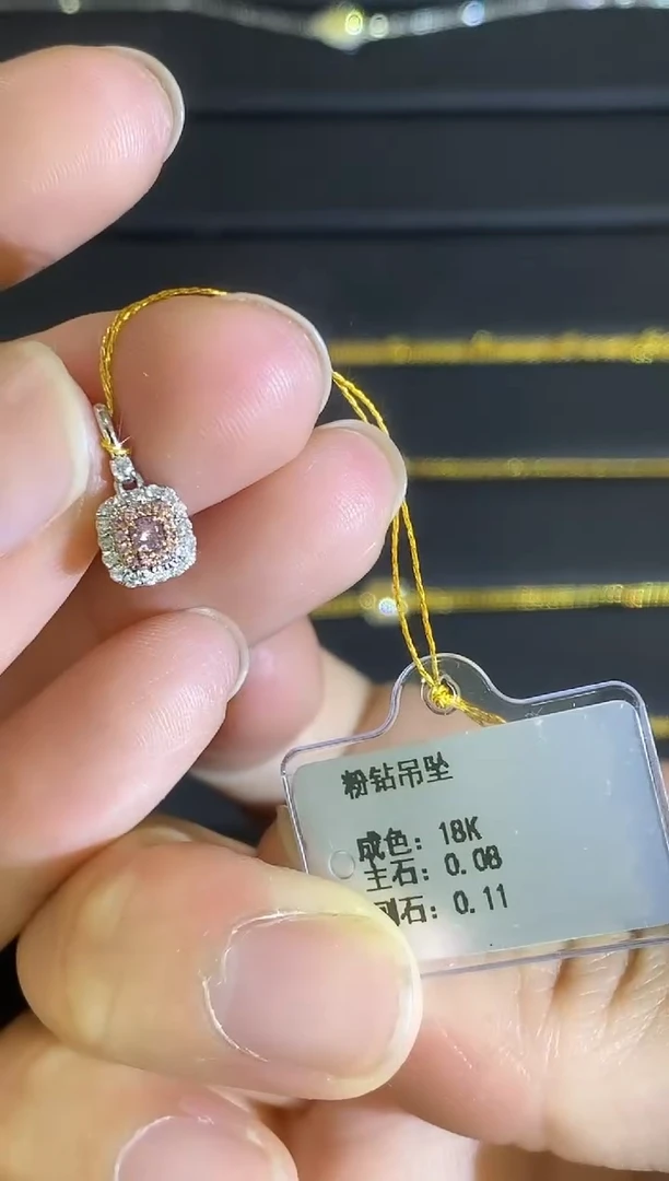 18K金镶嵌吊坠钻石111