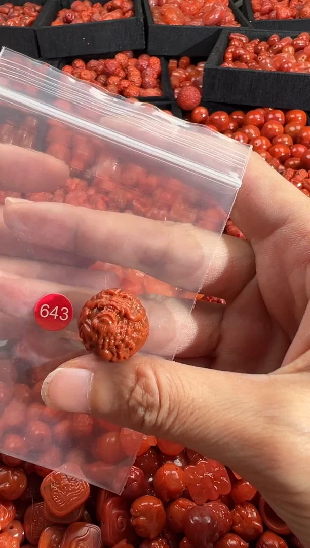 南红玛瑙未镶嵌颈饰1