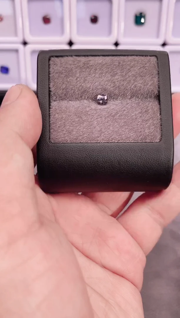 未镶嵌裸石尖晶石0.51