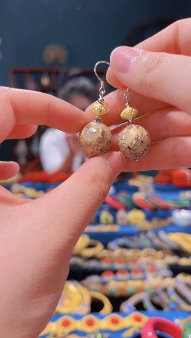 【闪购商品】非遗技艺漆皮漆耳坠 米色