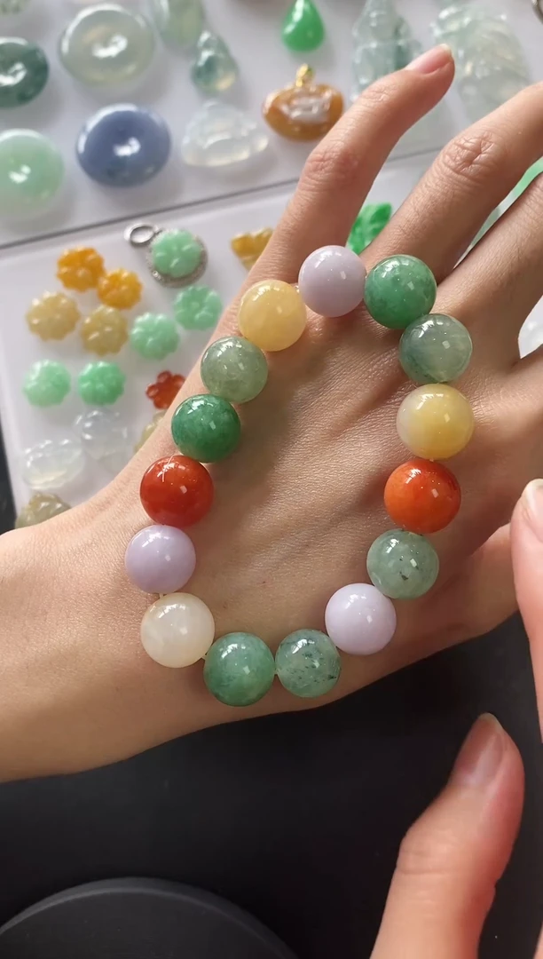 颈饰未镶嵌翡翠手串~