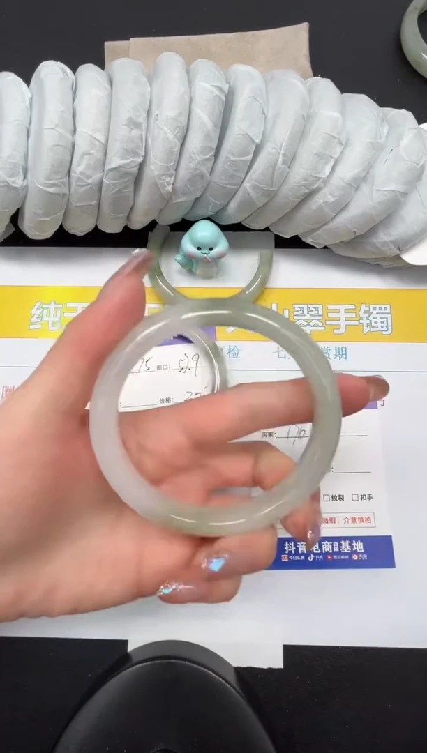 【闪购商品】石英质玉手镯未镶嵌176-63
