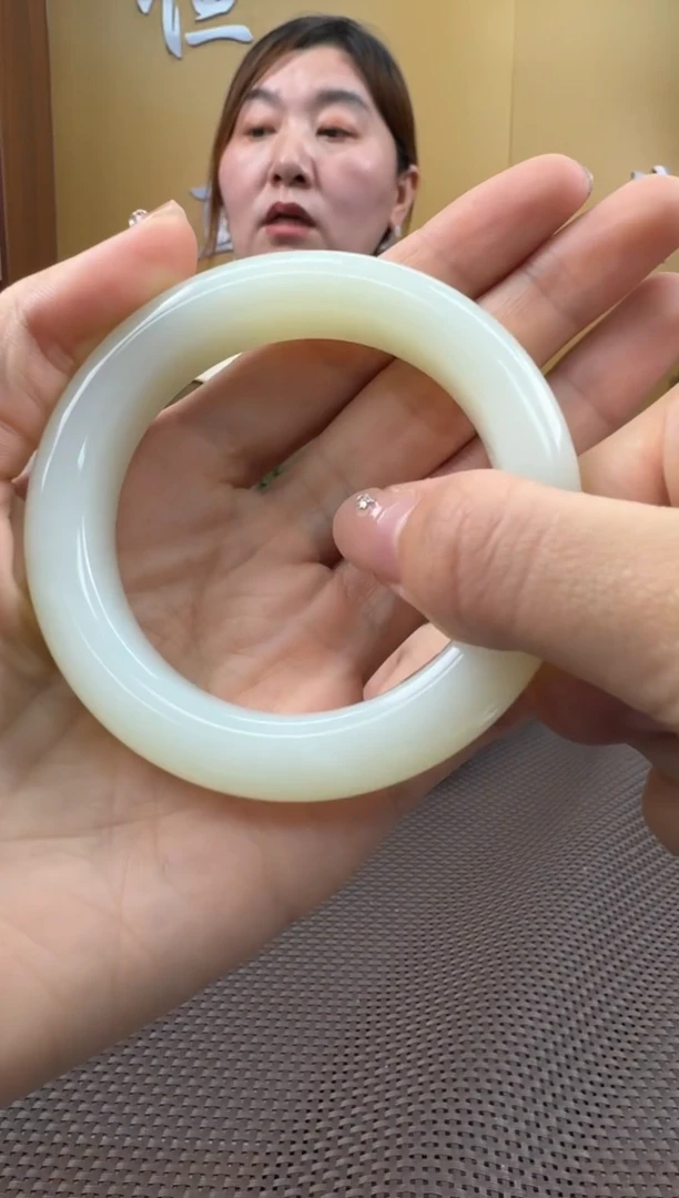 【闪购商品】和田玉手镯未镶嵌54