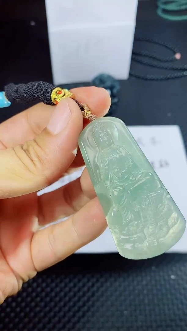 翡翠未镶嵌颈饰