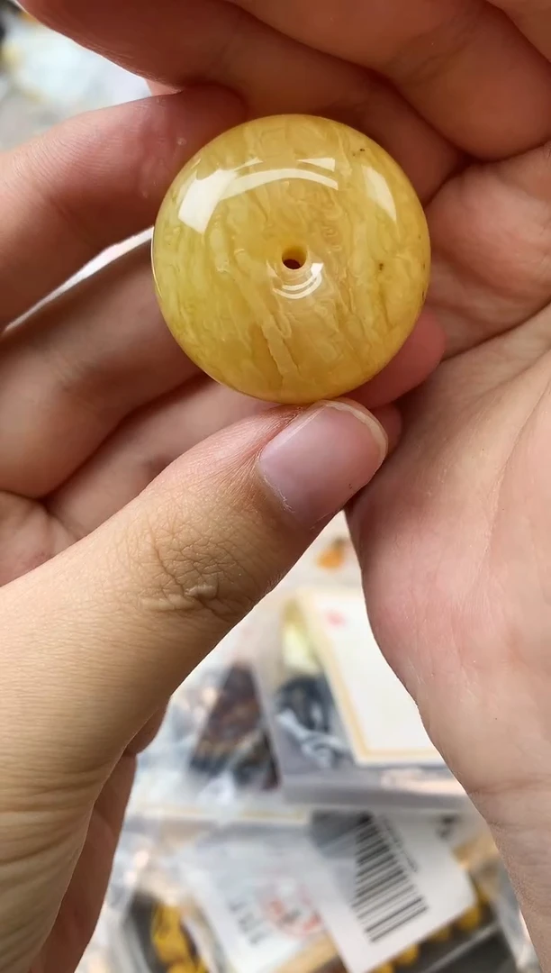 未镶嵌琥珀珠宝奇石156
