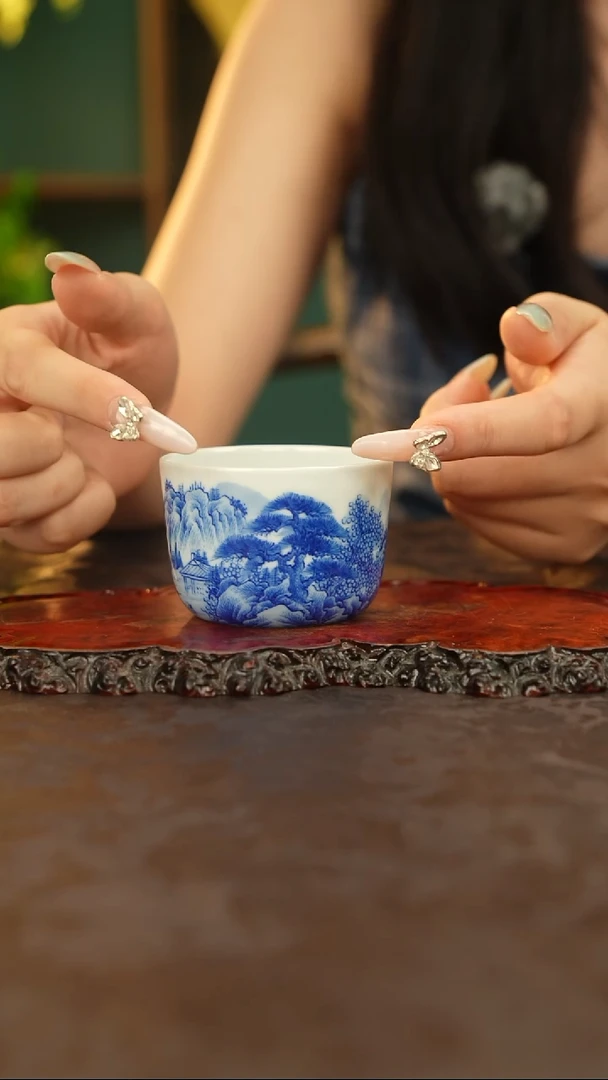 青花手绘山主人杯