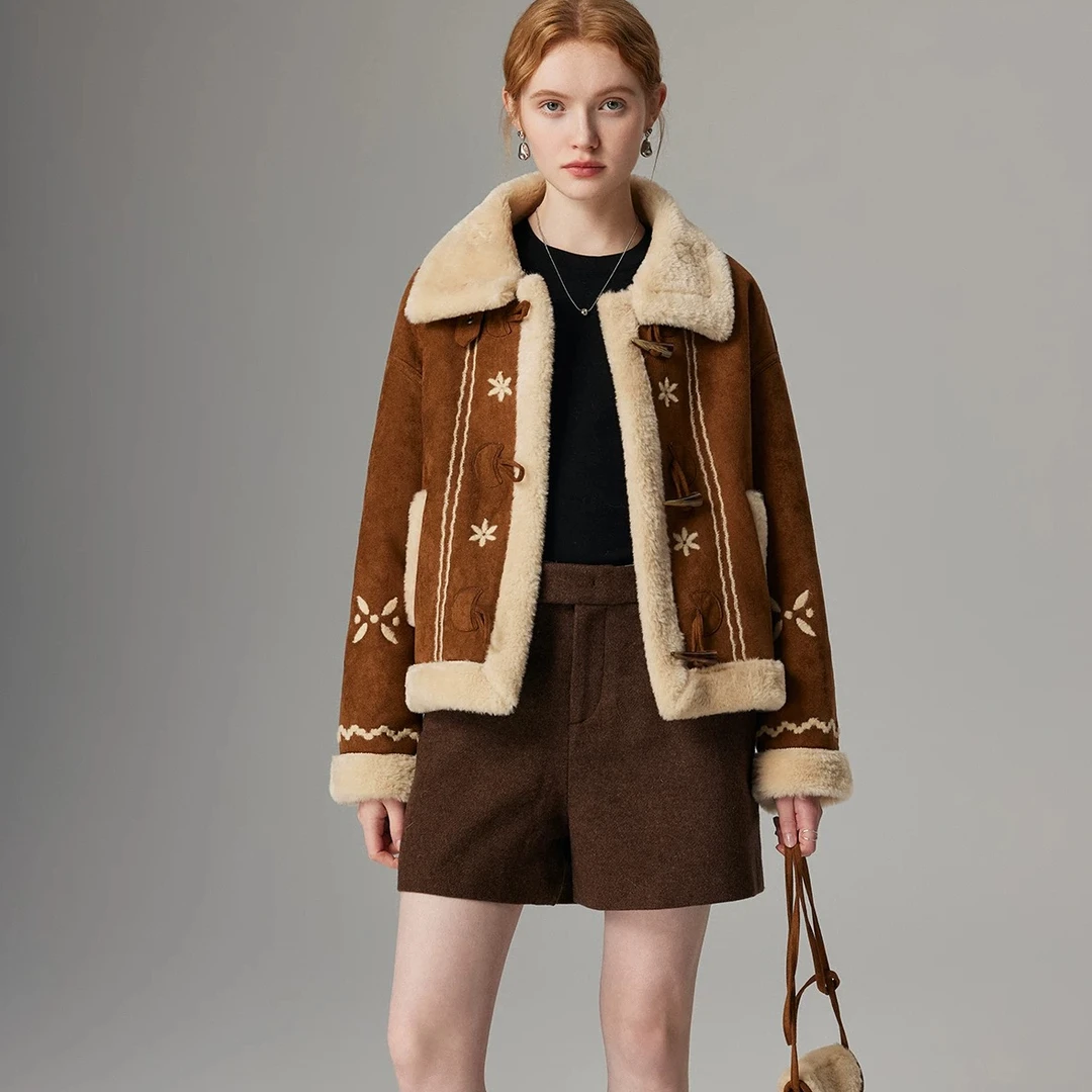 2025秋冬新款绣花皮毛一体外套女加厚保暖-YJM6818