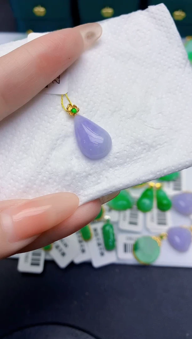 颈饰18K金镶嵌翡翠缅甸天然翡翠A货