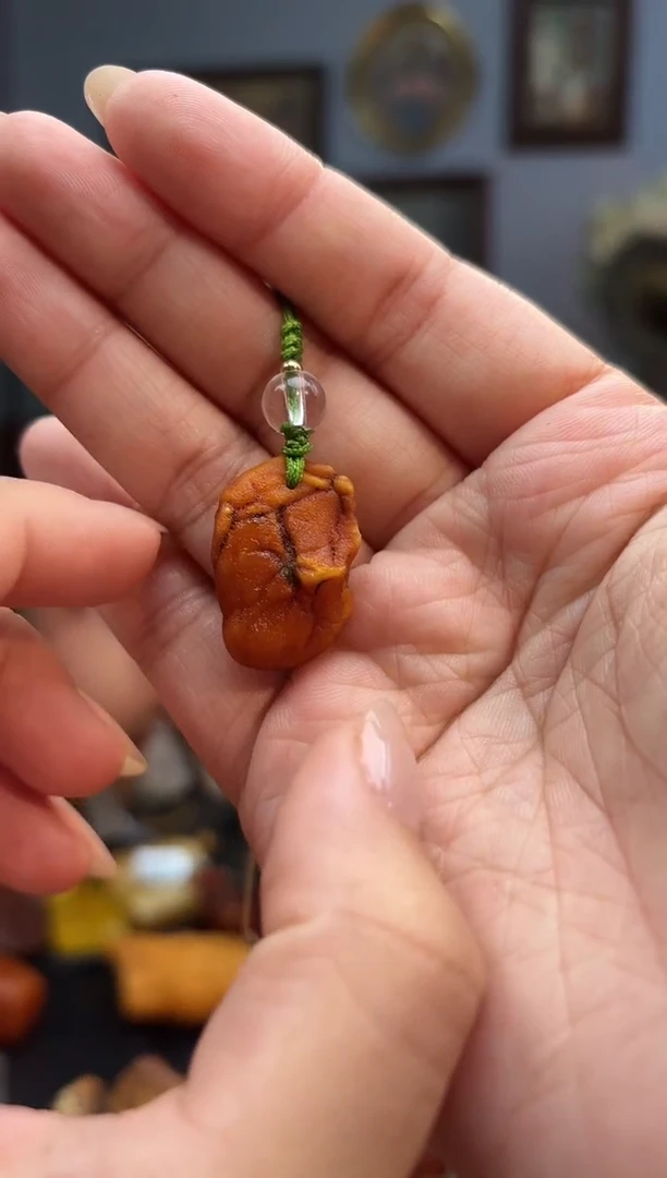 琥珀颈饰未镶嵌吊坠