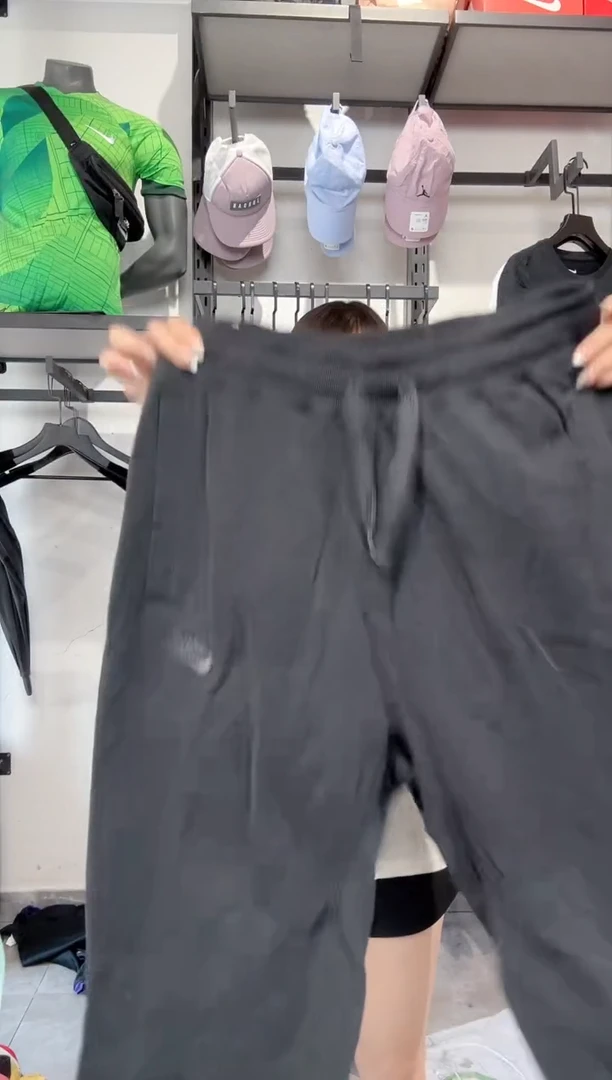 1300  编码 瑕疵款以直播间过款为准 尺码175