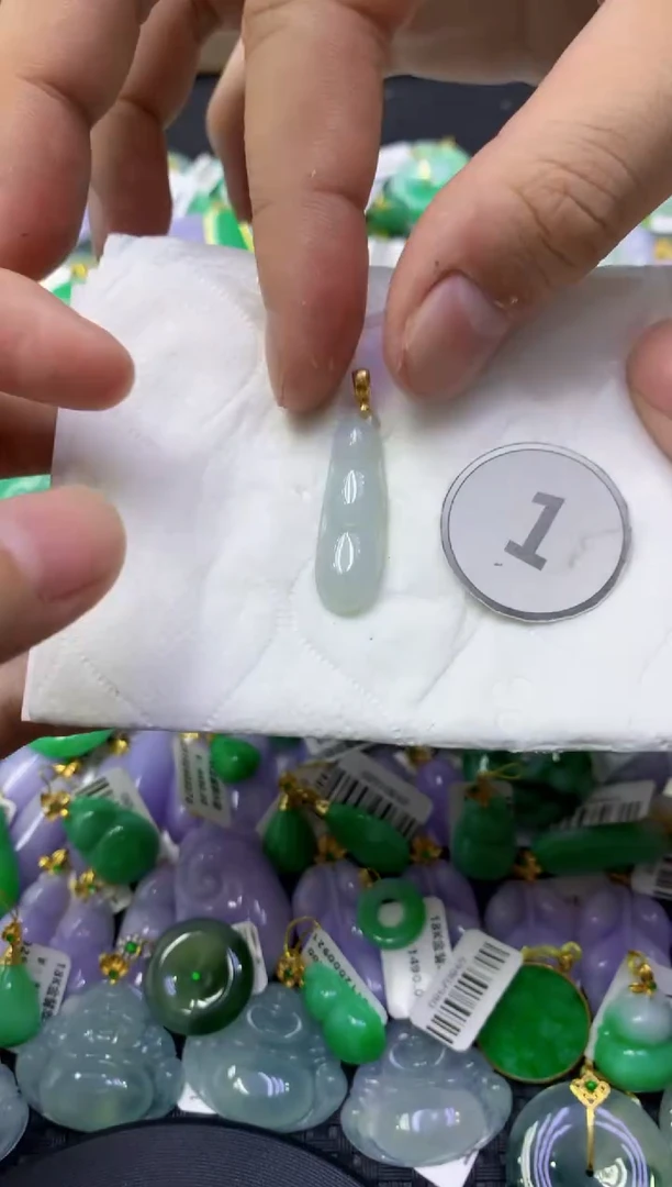 颈饰未镶嵌翡翠天然缅甸翡翠A货