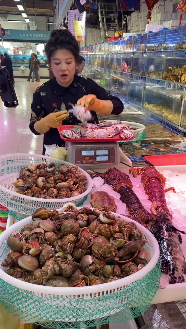 中国大陆鲜活面包蟹2只，2.5斤以上