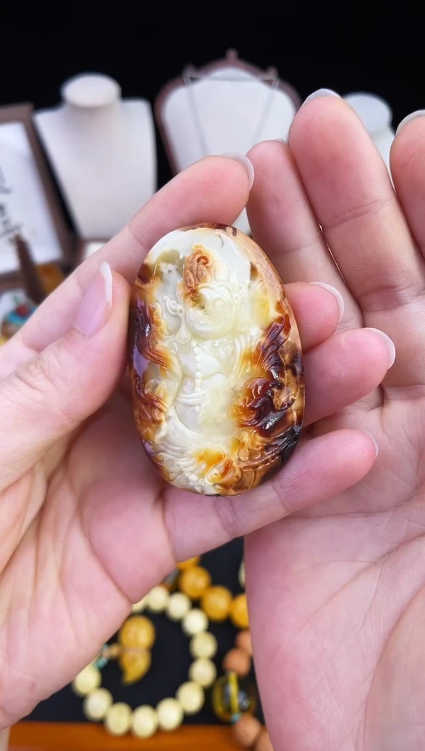 琥珀未镶嵌珠宝奇石噗****?柒月