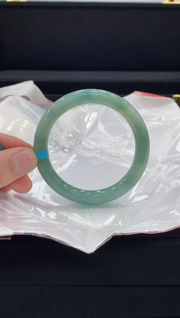 翡翠手镯未镶嵌手镯