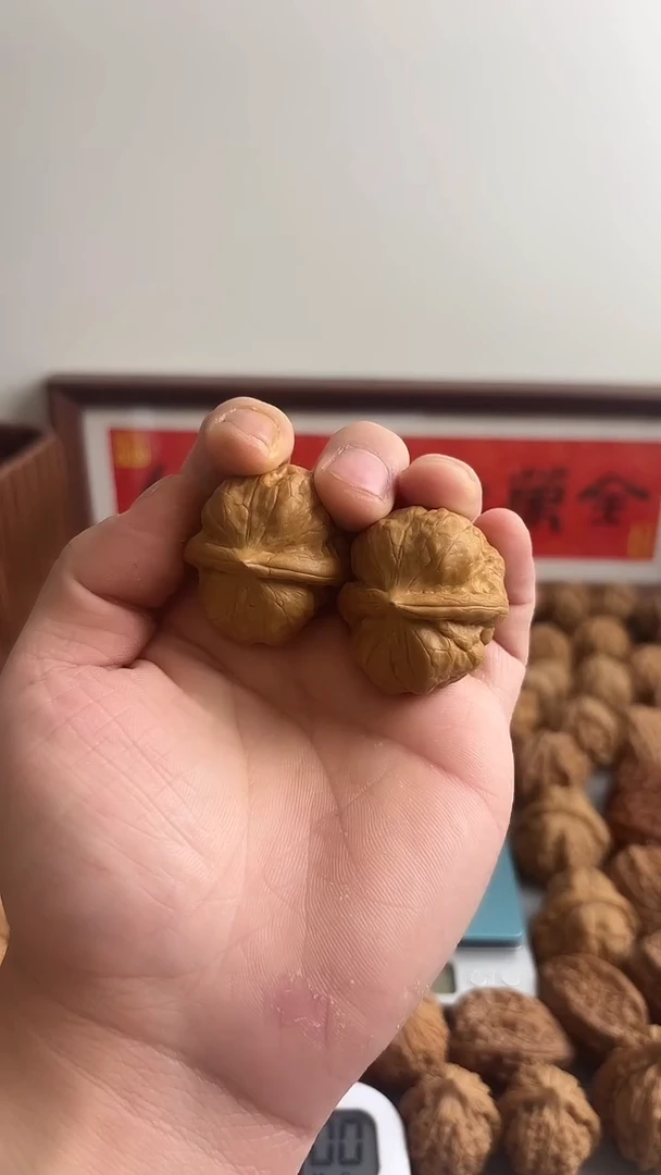 【闪购商品】文玩核桃吊坠山地磨